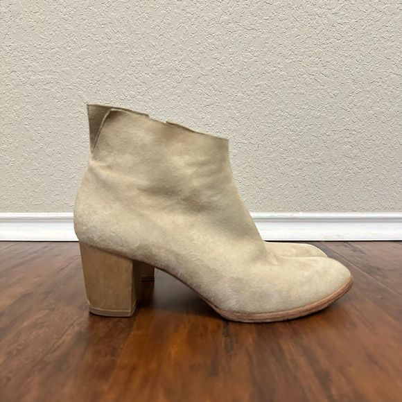 COCLICO Beige Soft Suede Ankle Boots Booties - Picture 1 of 14